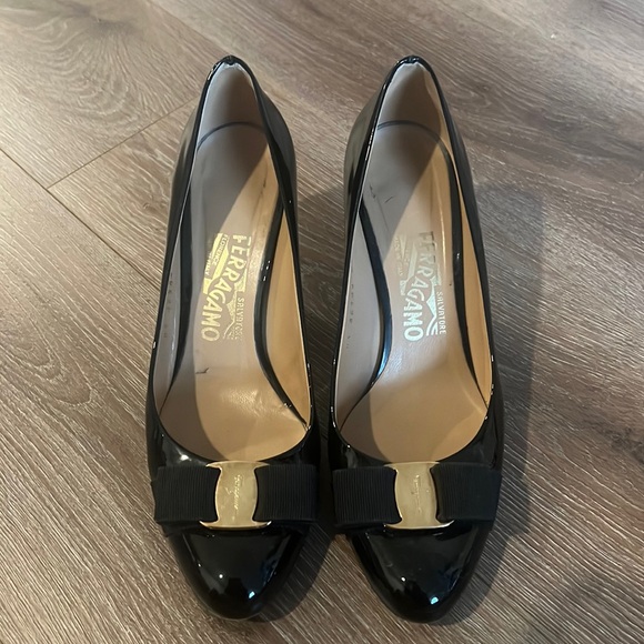 Salvatore Ferragamo Vara low pump - Picture 1 of 6
